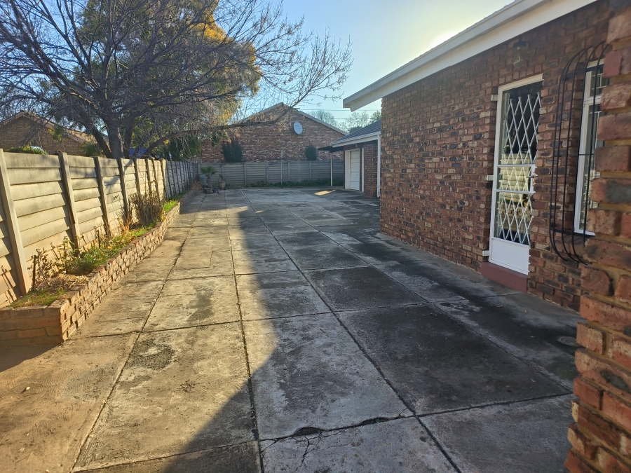 3 Bedroom Property for Sale in Miederpark North West